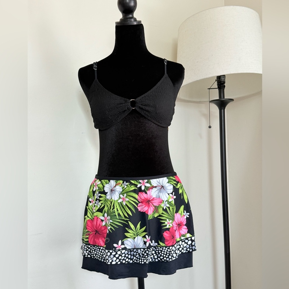 Black hibiscus 🌺 polca dots swim covered skirt ONLY
